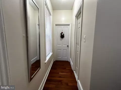 Entry Way - 237 Pear St, Reading, PA 19601 photo 5 of 14