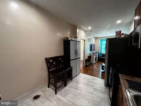 Entry Way - 237 Pear St, Reading, PA 19601 photo 2 of 14