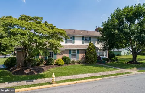 15 E Keller St, Topton, PA 19562