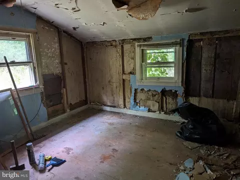 Entry Way - 522 Buzzard Rd, Reading, PA 19608 photo 3 of 4