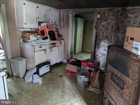Entry Way - 522 Buzzard Rd, Reading, PA 19608 photo 4 of 4