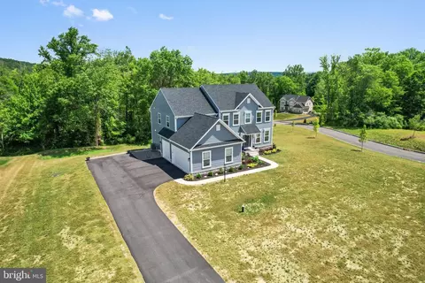 225 Oak Grove Rd, Morgantown, PA 19543