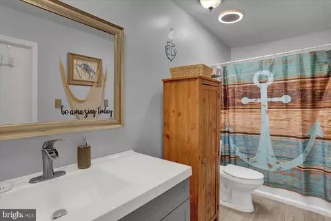 Bath - 24 2 Heather Hts, Reading, PA 19606 photo 3 of 3