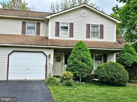 4204 Hill Terrace Dr, Reading, PA 19608