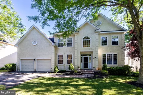 12 Hunters Hill Dr, Morgantown, PA 19543