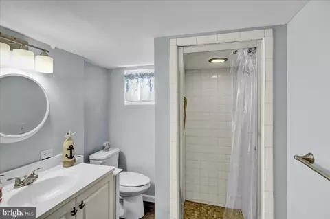 Bath - 111 Tasker Ave, Reading, PA 19607 photo 3 of 3