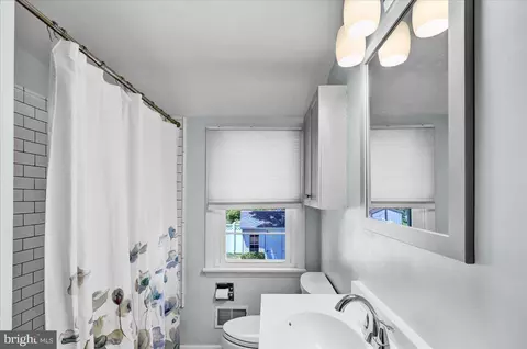 Bath - 111 Tasker Ave, Reading, PA 19607 photo 1 of 3