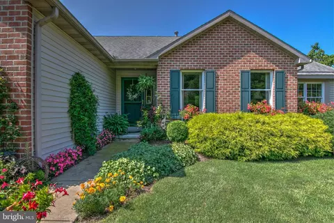 Exterior - 8 Archer Ln, Reading, PA 19607 photo 2 of 11