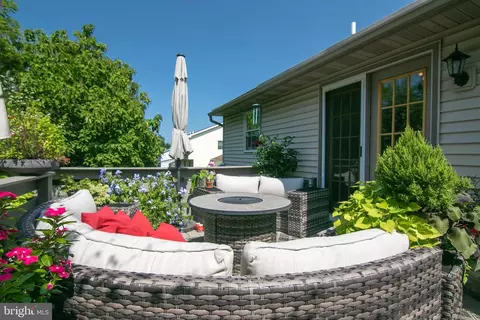 Exterior - 8 Archer Ln, Reading, PA 19607 photo 5 of 11
