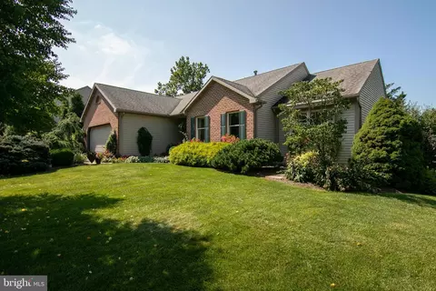 8 Archer Ln, Reading, PA 19607