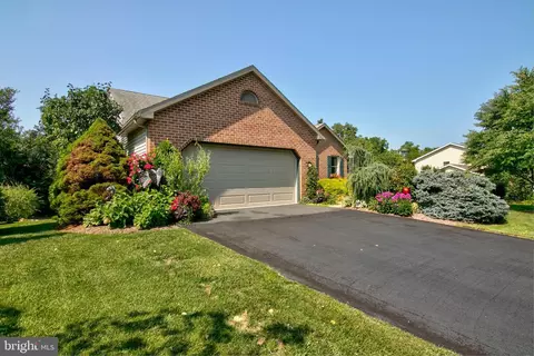 Exterior - 8 Archer Ln, Reading, PA 19607 photo 9 of 11