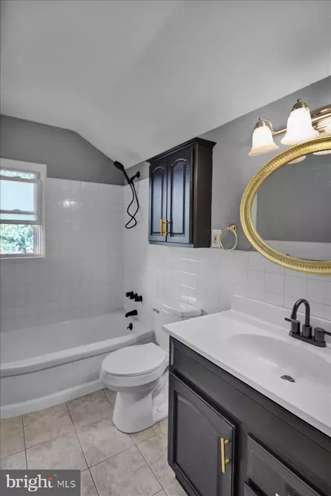 Bath - 109 Radcliffe Ave, Reading, PA 19609 photo 2 of 2