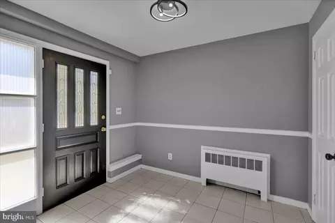 Entry Way - 109 Radcliffe Ave, Reading, PA 19609 photo 2 of 7