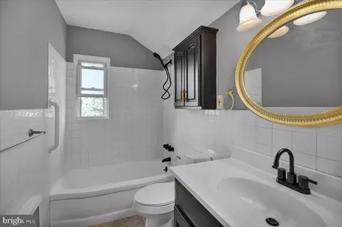 Bath - 109 Radcliffe Ave, Reading, PA 19609 photo 1 of 2