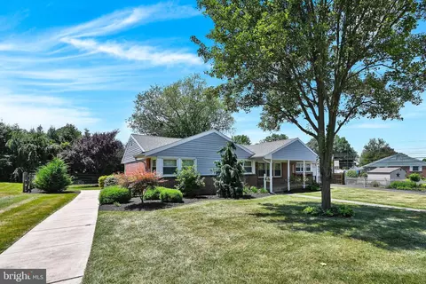 171 Thomas Pl, Sinking Spring, PA 19608 photo 3