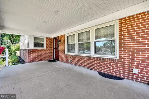 171 Thomas Pl, Sinking Spring, PA 19608 photo 4
