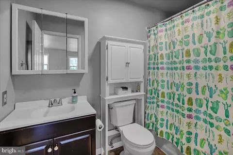 Bath - 229 Reading Ave, Reading, PA 19607 photo 1 of 2