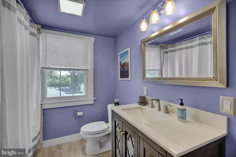 Bath - 229 Reading Ave, Reading, PA 19607 photo 2 of 2