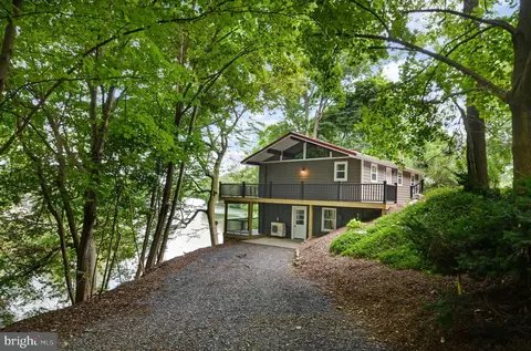 601 N Shore Dr, Lenhartsville, PA 19534