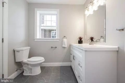Bath - 38 Spring Crest Blvd, Reading, PA 19608 photo 4 of 4