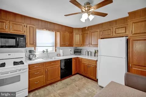 329 Egle Rd, Reading, PA 19601 photo 8