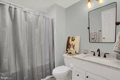 Bath - 19 Pine Woods Ct, Reading, PA 19607 photo 2 of 3