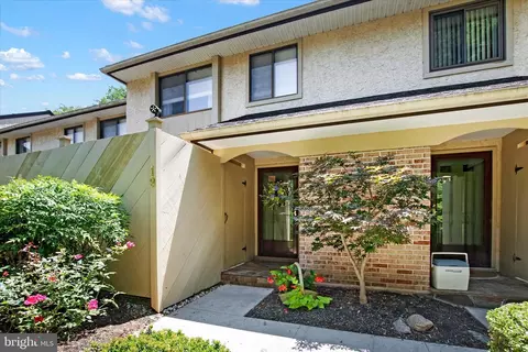 19 Pine Woods Ct, Reading, PA 19607