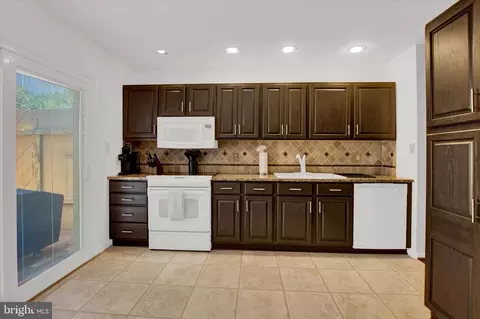 Kitchen - 19 Pine Woods Ct, Reading, PA 19607 photo 2 of 2