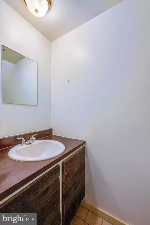 Bath - 1259 Fox Run, Reading, PA 19606 photo 1 of 2