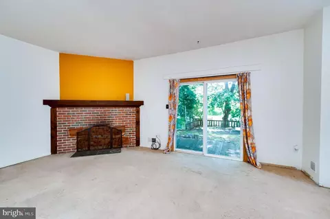 Living - 1259 Fox Run, Reading, PA 19606 photo 1 of 3
