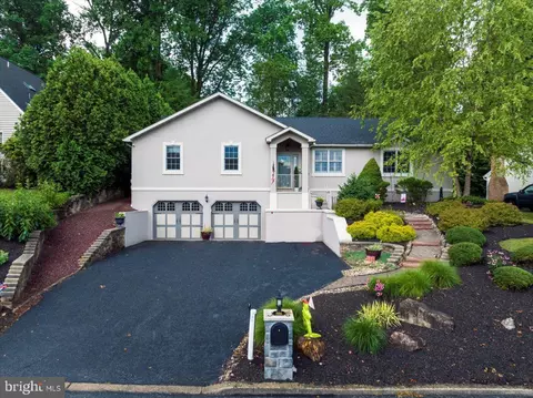 586 Wolfe Ln, Mohnton, PA 19540