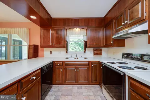 Kitchen - 64 Downing Dr, Reading, PA 19610 photo 2 of 6