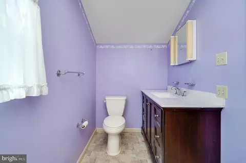 Bath - 64 Downing Dr, Reading, PA 19610 photo 3 of 4