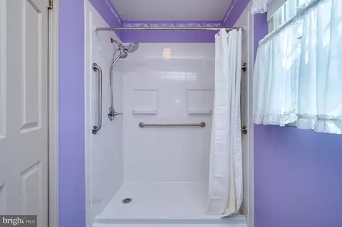 Bath - 64 Downing Dr, Reading, PA 19610 photo 2 of 4