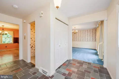 Entry Way - 64 Downing Dr, Reading, PA 19610 photo 3 of 4
