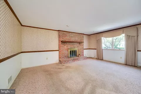 Living - 64 Downing Dr, Reading, PA 19610 photo 1 of 3