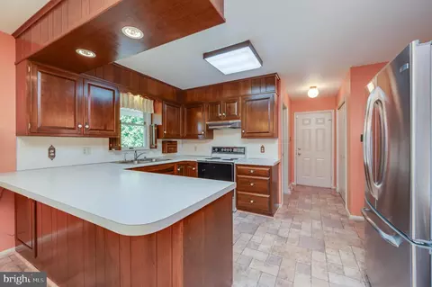 Kitchen - 64 Downing Dr, Reading, PA 19610 photo 4 of 6