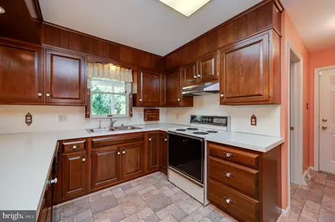 Kitchen - 64 Downing Dr, Reading, PA 19610 photo 3 of 6