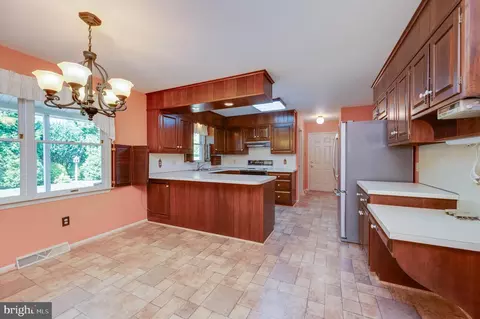 Kitchen - 64 Downing Dr, Reading, PA 19610 photo 5 of 6