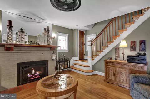 Entry Way - 128 E Walnut St, Shillington, PA 19607 photo 2 of 10
