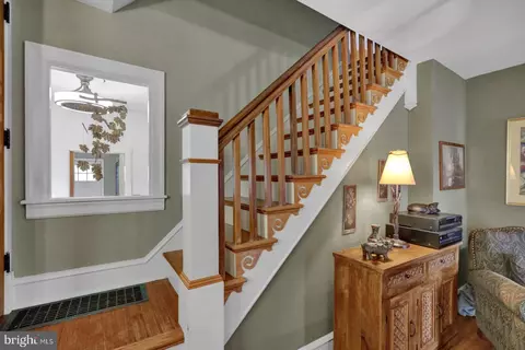 Entry Way - 128 E Walnut St, Shillington, PA 19607 photo 3 of 10