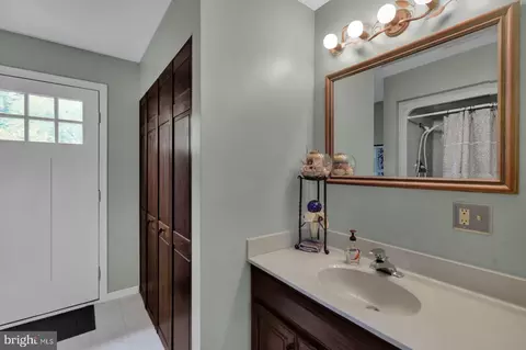 Entry Way - 128 E Walnut St, Shillington, PA 19607 photo 8 of 10