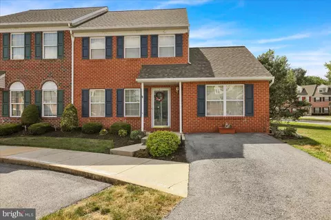 4 Chesterwood Cir, Reading, PA 19607