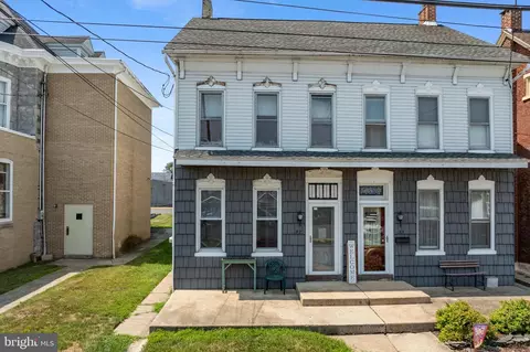 37 S Chestnut St, Boyertown, PA 19512
