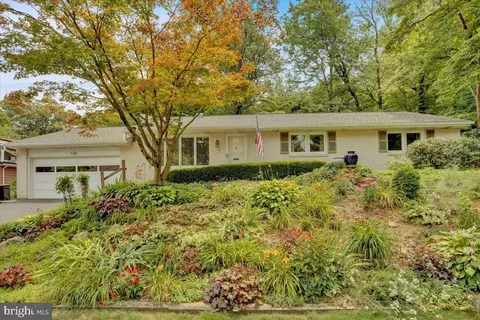 18 Birchwood Rd, Wyomissing, PA 19610