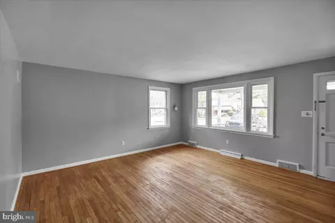 8 Valley Rd, Reading, PA 19610 photo 3