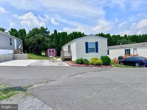 9 Woodland Ln, Mertztown, PA 19539