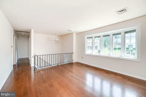 709 Tamarack Trl, Reading, PA 19607 photo 2
