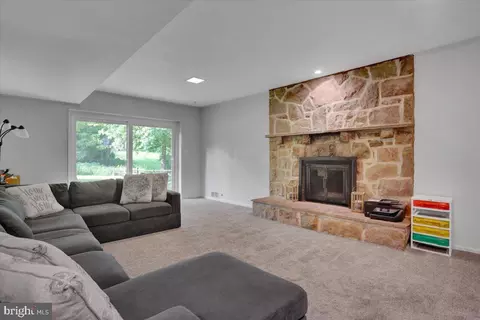 Living - 42 Par Dr, Reading, PA 19607 photo 1 of 1
