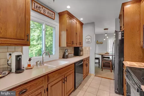Kitchen - 42 Par Dr, Reading, PA 19607 photo 1 of 3